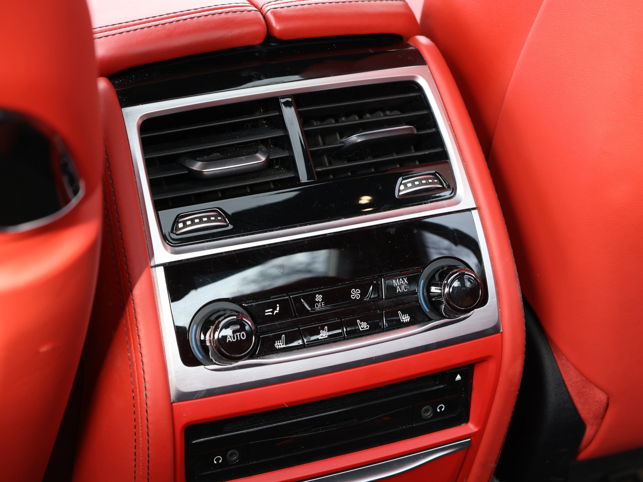 2018 BMW M760LI - Image 13